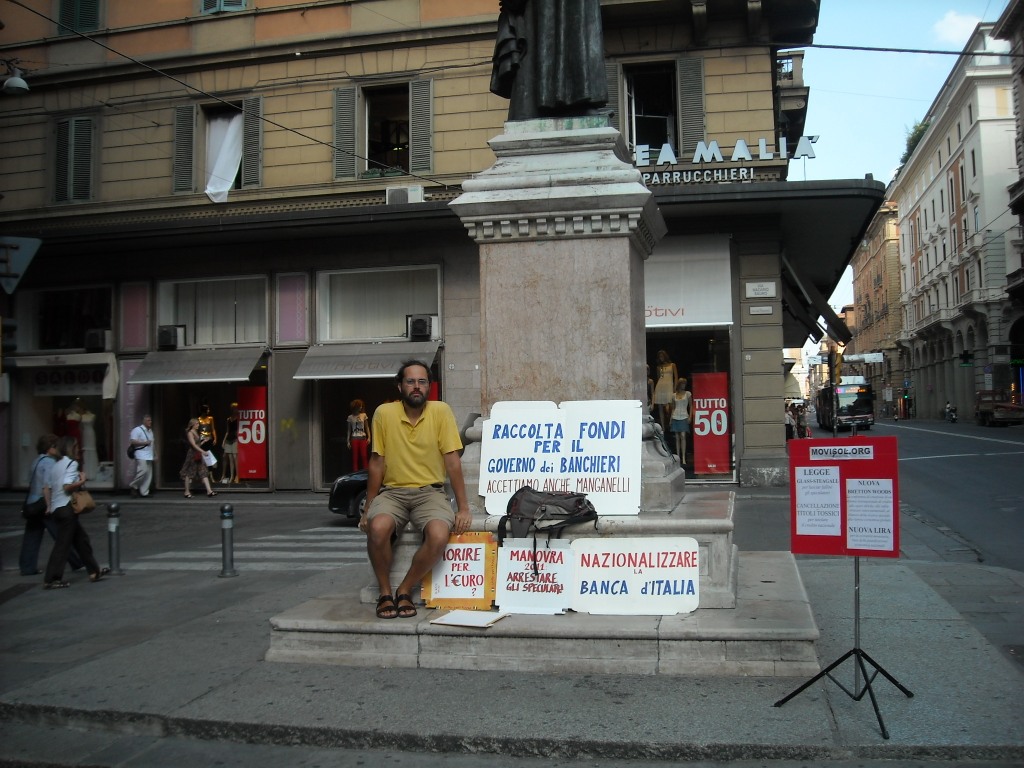 Banchetto di MoviSol a Bologna (2 agosto 2011)